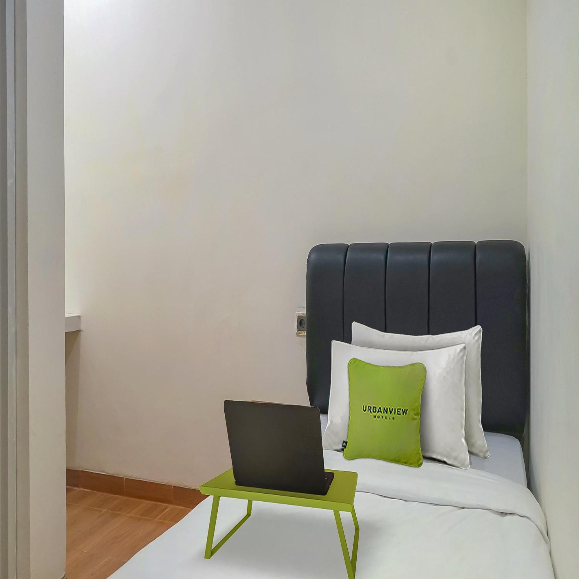 Urbanview Aloevera Pontianak